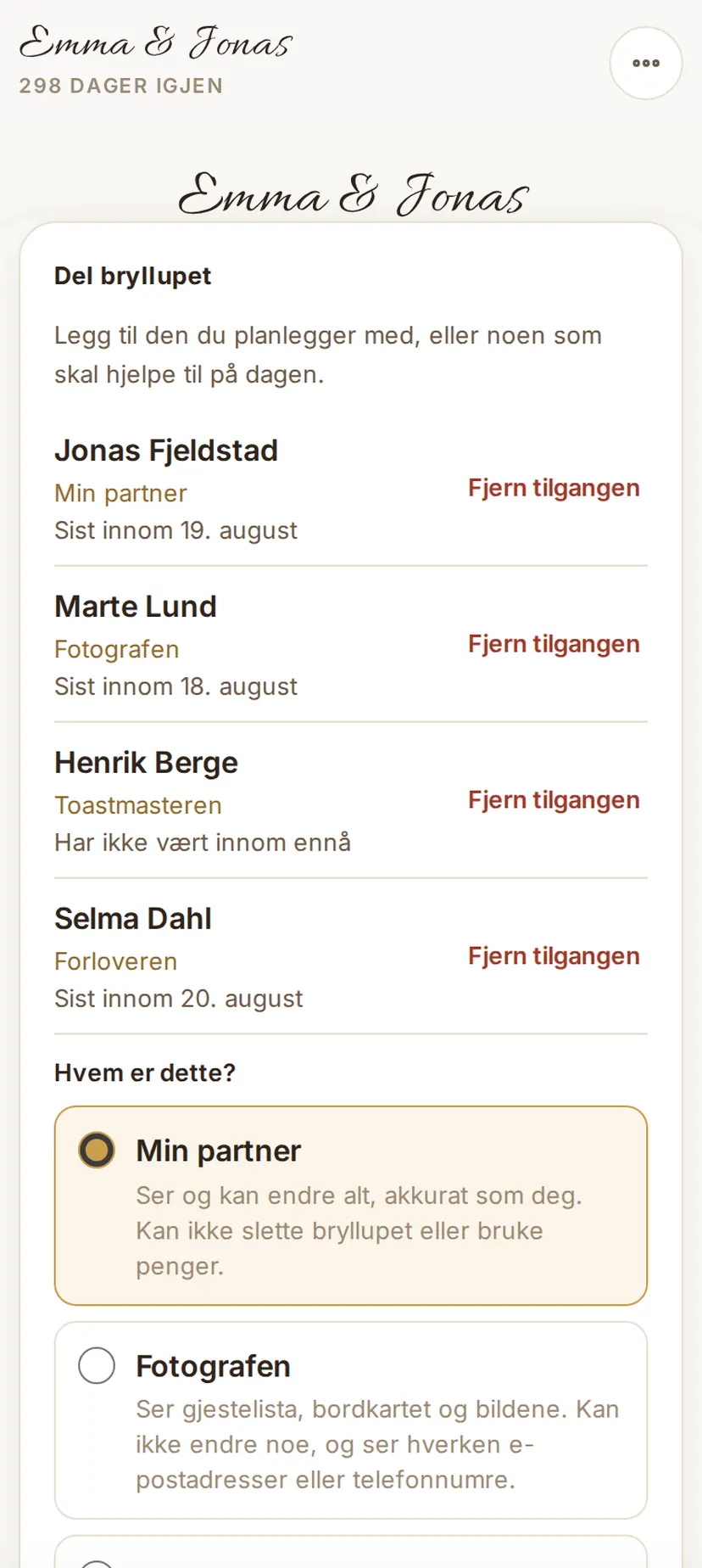 Del bryllupet i appen: partner, fotograf, toastmaster og forlover med hver sin tilgang og «sist innom», og rollevelgeren under.